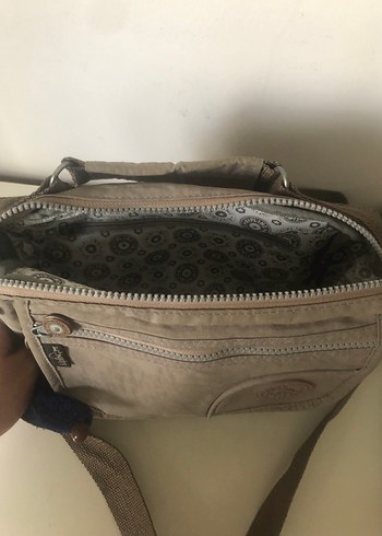 Beden ten rengi Renk Kipling Bej Çapraz Askılı Çanta