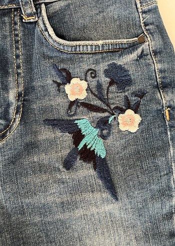 Nakışlı Mavi Gri Mini Kot Şort - Görsel 3