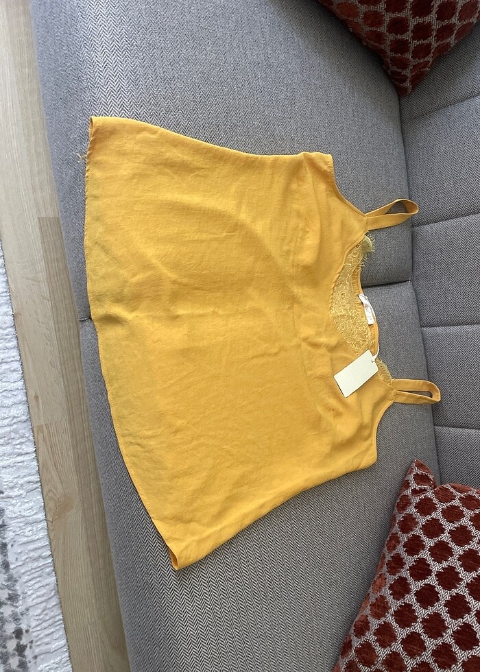 Bayan askılı bluz tiril tiril kumaşı var - Görsel 4