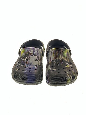 36 Beden Crocs Terlik %70 İndirimli.
