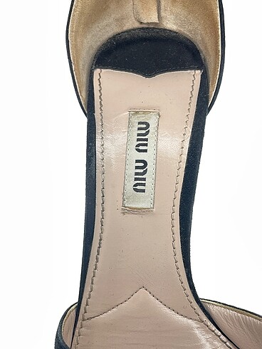 36 Beden siyah Renk Miu Miu Stiletto %70 İndirimli.