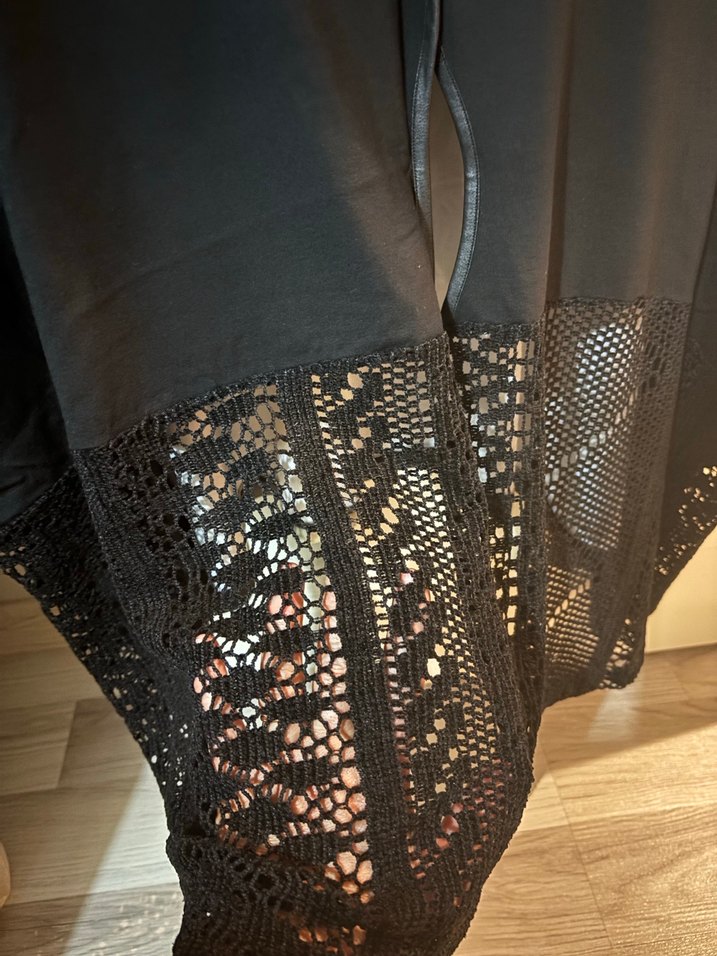 Drapeli Siyah Gotik Hamile Tişörtü - Görsel 3