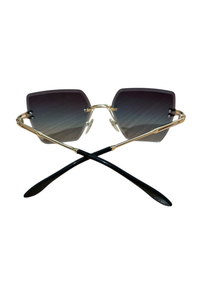 Klasik Şıklık Gri Transparan Kadın Güneş Gözlüğü - Görsel 2