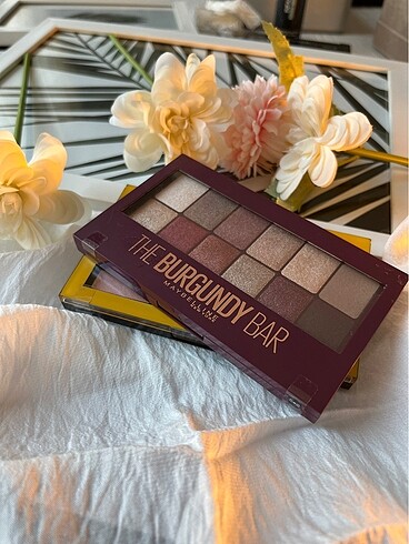 Maybellıne New York the burgundy bar far paleti