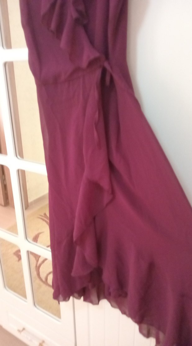 Bordo Uzun V Yaka Fırfırlı Elbise - Görsel 3