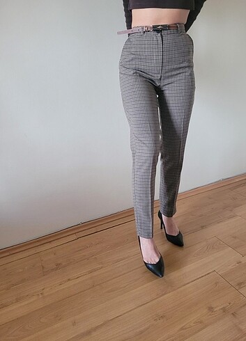 48 Beden çeşitli Renk ETİKETLİ PAKETLİ KEMERLI EKOSE PANTALON TUM BEDENLERI MEVCUTTUR