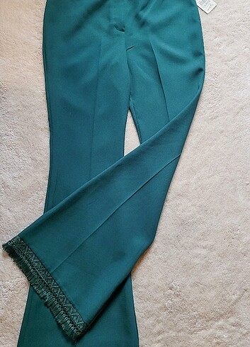 ETİKETLİ PAKETLİ YEŞİL DANTEL PACALİ KUMAŞ PANTALON 
