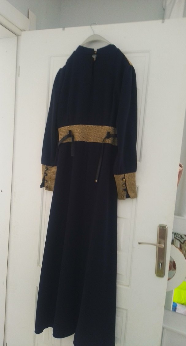 Kemer Detaylı Uzun Kadın Elbise - Görsel 2