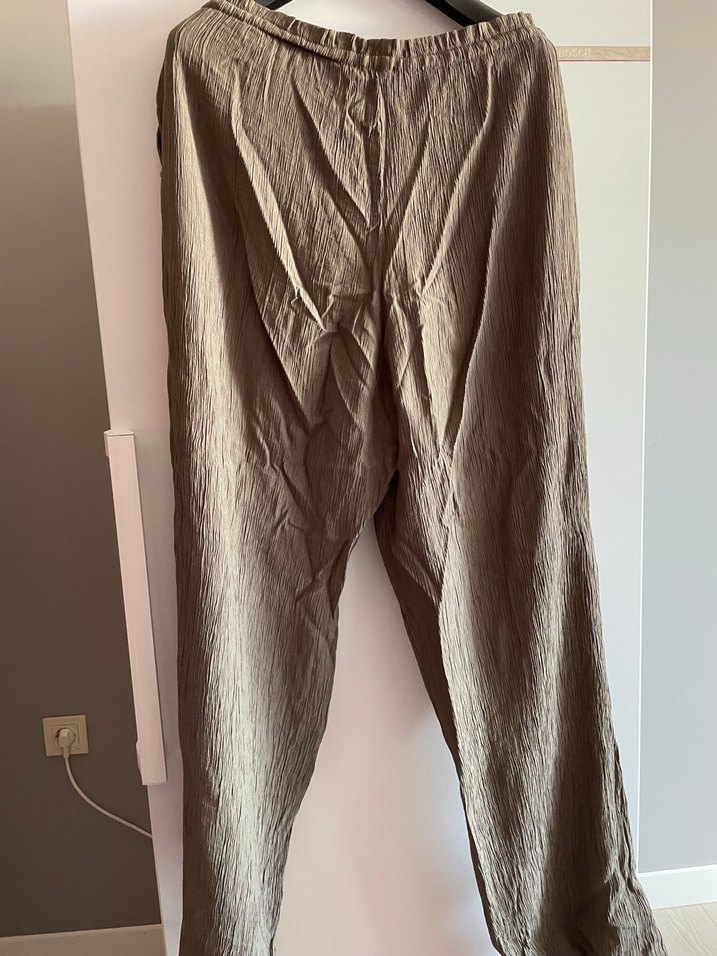 Rahat ve Şık Keten Pantolon  Doğal Tonlarda Minimal Stil — görsel 2/4