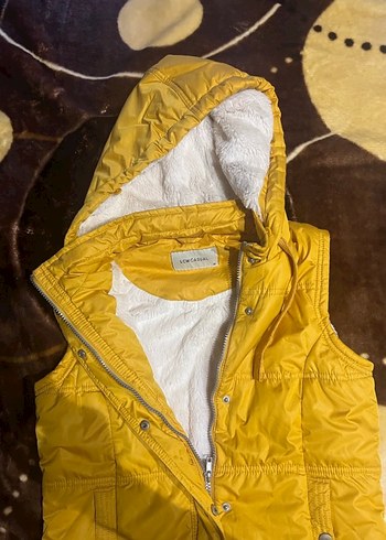 36 Beden LC Waikiki Kürklü Kapüşonlu Kadın Yelek Sarı