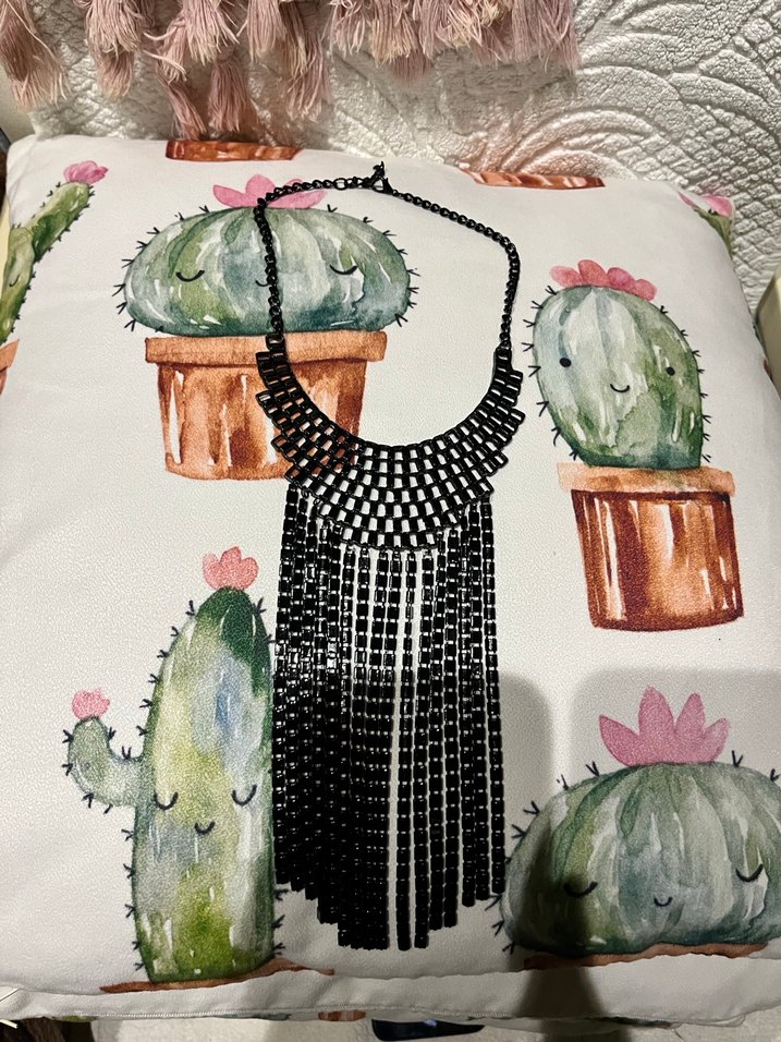 Uzun Siyah Zincir Detaylı Gotik Kolye - Görsel 2