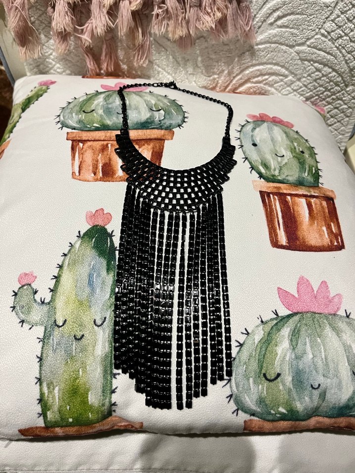 Uzun Siyah Zincir Detaylı Gotik Kolye - Görsel 3