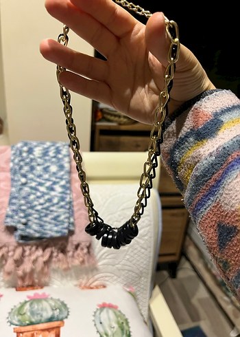 Zincir Detaylı Siyah Altın Kolye - Görsel 4