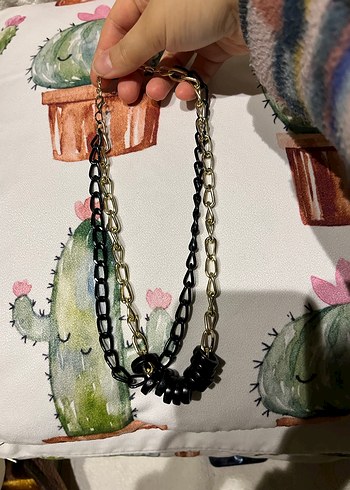 Zincir Detaylı Siyah Altın Kolye - Görsel 3