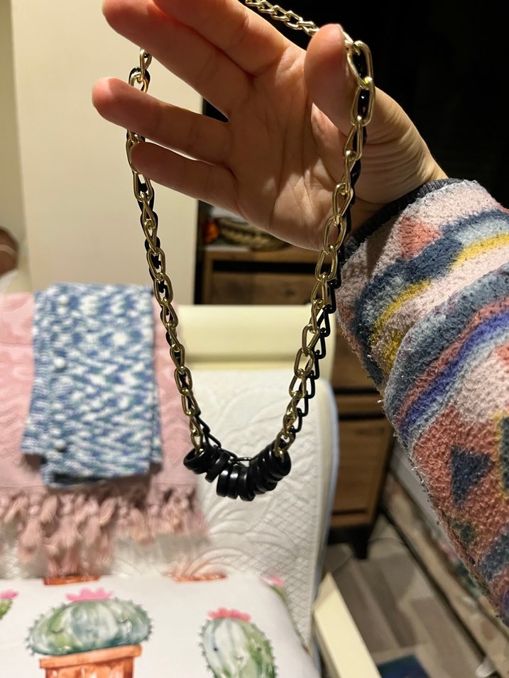 Zincir Detaylı Siyah Altın Kolye - Görsel 4