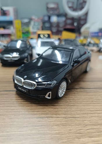 BMW 530 (F10) Serisi 1.24 ölçek