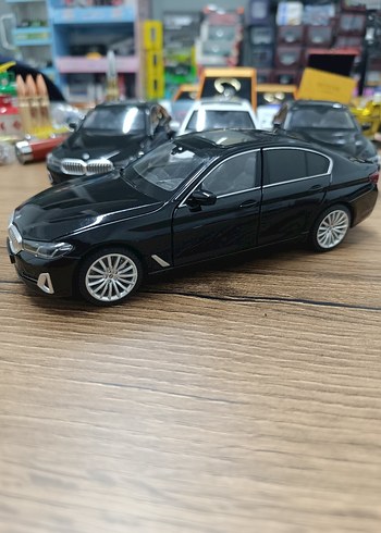 BMW 530 (F10) Serisi 1.24 ölçek - Görsel 3