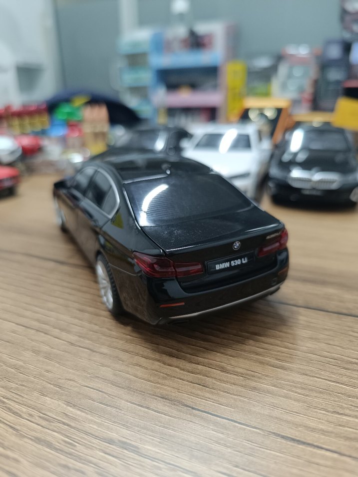 BMW 530 (F10) Serisi 1.24 ölçek - Görsel 2