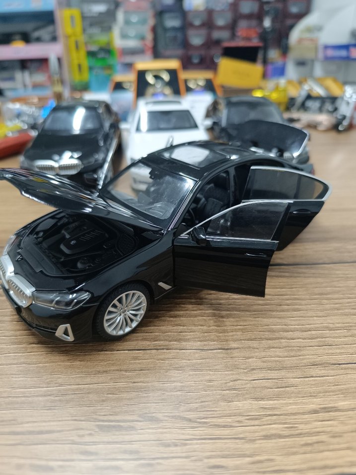 BMW 530 (F10) Serisi 1.24 ölçek - Görsel 5