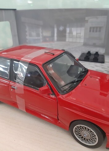  BMW (E30) M3 - 1:18 Ölçek - Kırmızı