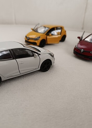 Clio 4 - 1.36 ölçek - 3 farklı renk
