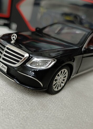 Mercedes E300 EL - 1:24 ölçek - Siyah