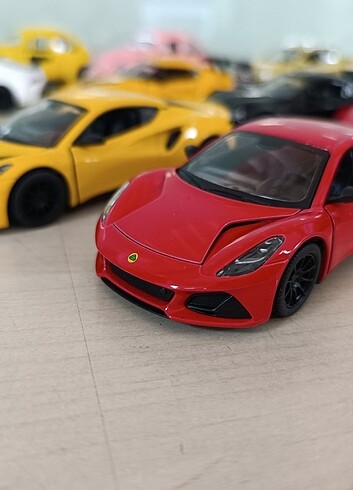 Lotus Emira 1/34 ölçek model araba