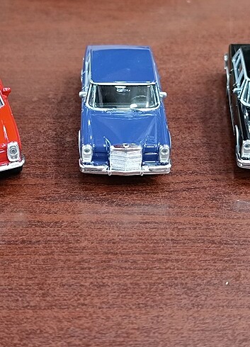 Beden Renk Mercedes Benz 600 - 1/36 ölçek - Orjinal lisanslı