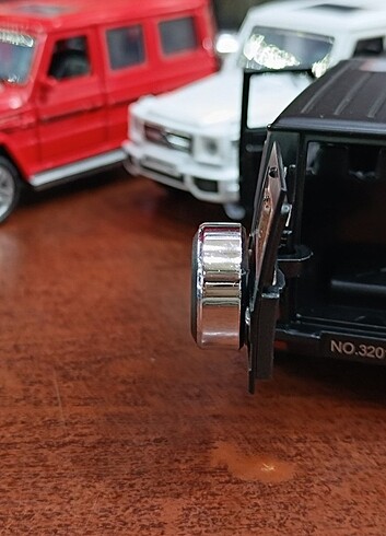 Mercedes Benz G Class 1/32 ölçek