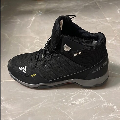 Adidas karbot