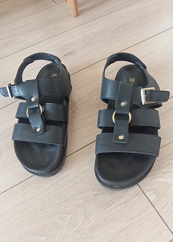 Butigo Siyah Cift Bantli Rahat Sandalet