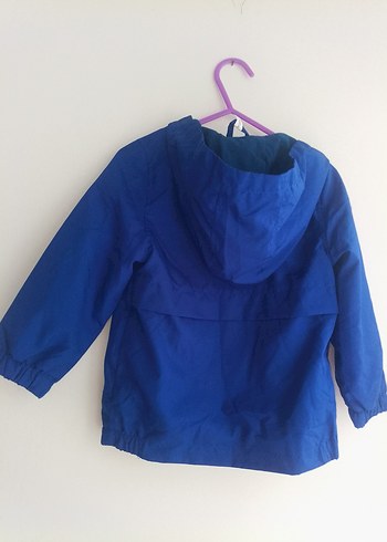 Mavi Kapüşonlu Erkek Çocuk Yağmurluk - Görsel 3