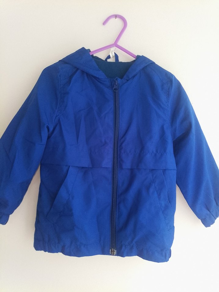 Mavi Kapüşonlu Erkek Çocuk Yağmurluk - Görsel 2