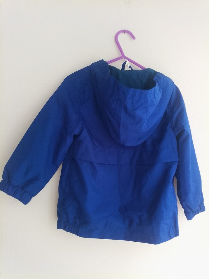 Mavi Kapüşonlu Erkek Çocuk Yağmurluk - Görsel 3