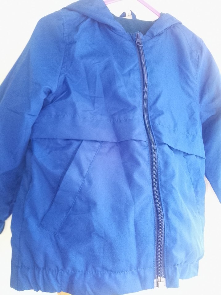 Mavi Kapüşonlu Erkek Çocuk Yağmurluk - Görsel 4