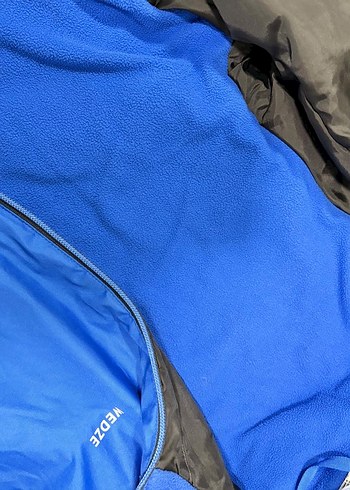 Erkek Çocuk Mavi Kapüşonlu Yağmurluk - Görsel 2