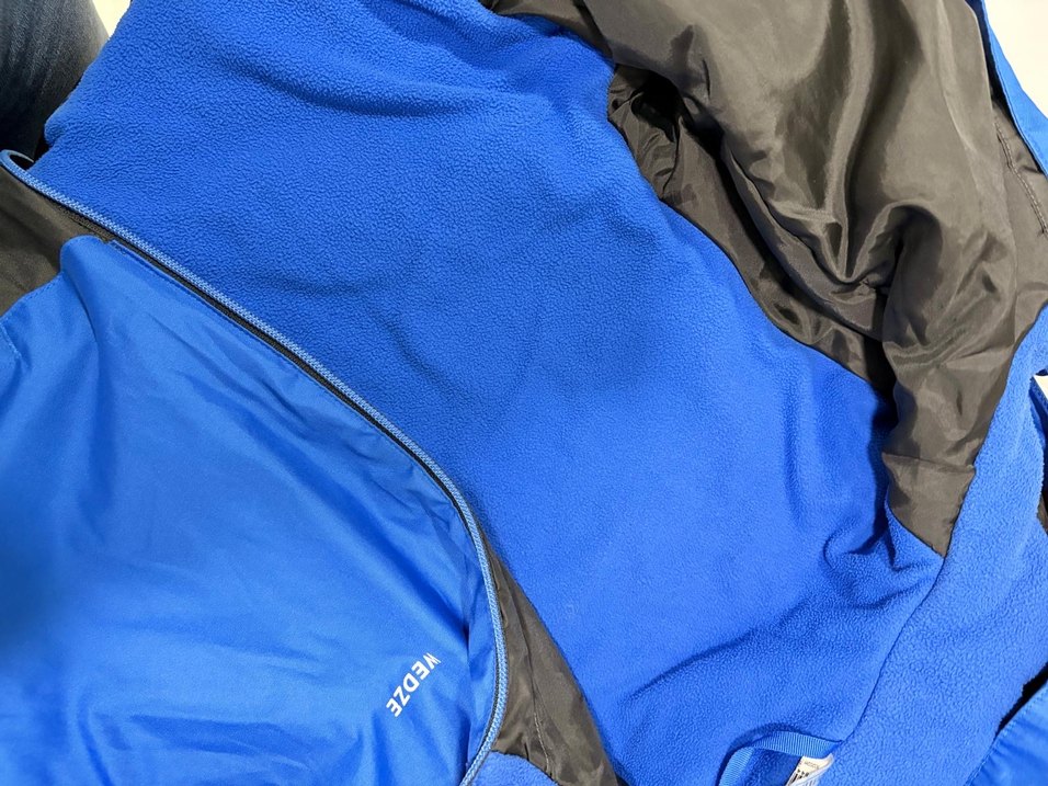 Erkek Çocuk Mavi Kapüşonlu Yağmurluk - Görsel 2