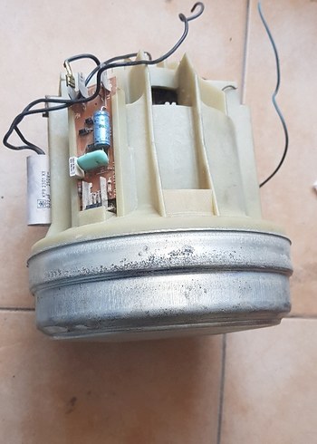 Bej ve Gri Elektrikli Süpürge Motoru - Görsel 5