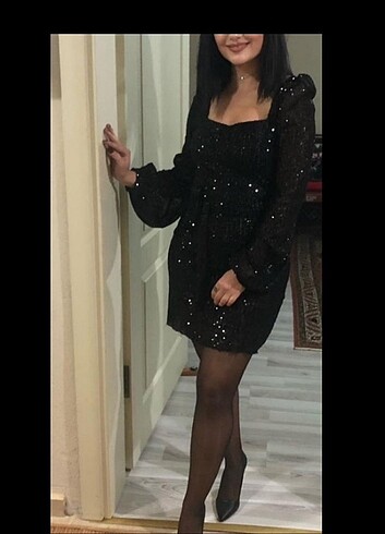 Pullu Gece Elbisesi