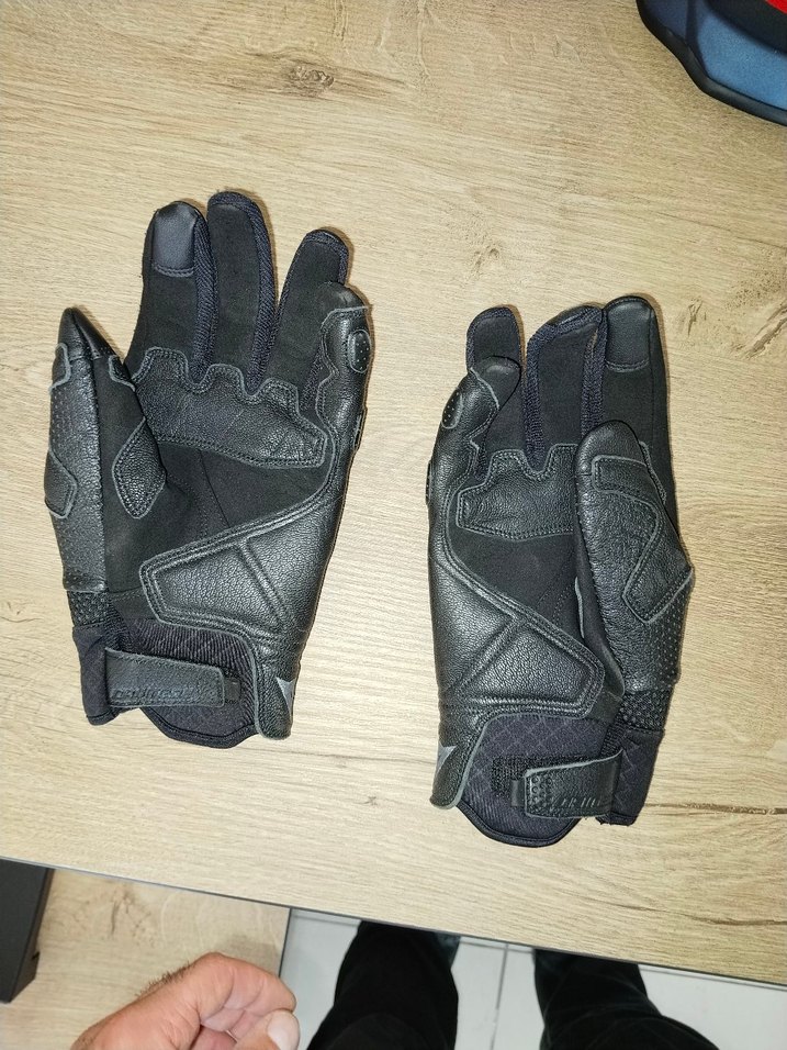 Siyah Nakışlı Erkek Motosiklet Eldiveni - Görsel 2