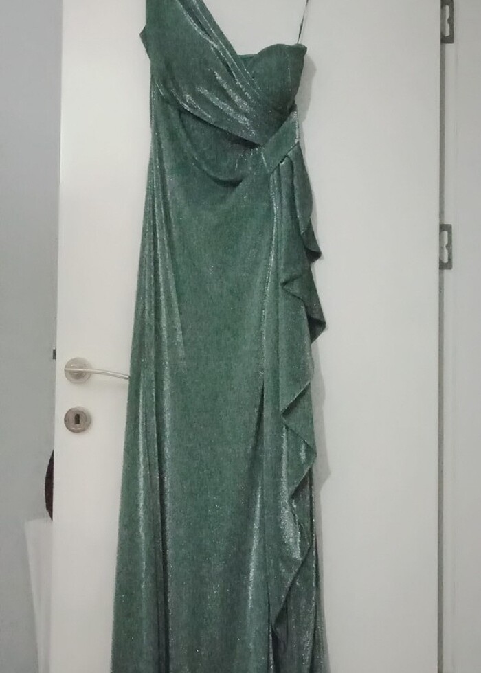 HARİKA BİR GECE ELBİSESİ - Görsel 2