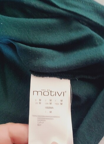 m Beden yeşil Renk MOTİVİ MARKA SIRT DEKOLTELİ BLUZ