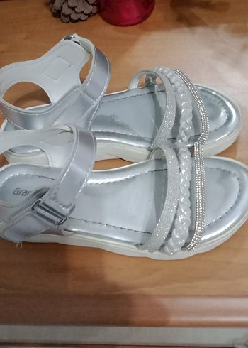 34 Beden gri Renk Kız Çocuk Gri Tokalı Sandalet