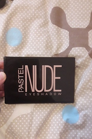 pastel nude eyeshadow palette