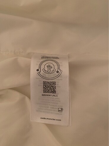 xl Beden beyaz Renk MONCLER MONT ORJİNAL ACİL SATILIK !!!