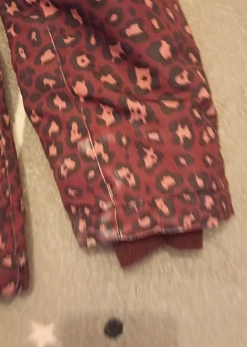 Kız Çocuk Kahverengi Kapüşonlu Yılan Desenli Mont - Görsel 2