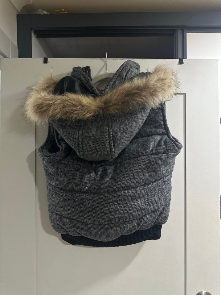 Kürk Detaylı Gri Kadın Şişme Yelek - Görsel 2