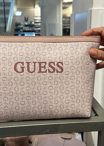 Guess Pembe Baskılı Fermuarlı Kadın Çanta