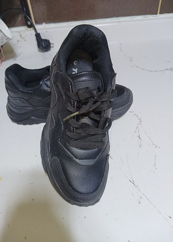 Siyah Bağcıklı Kadın Spor Ayakkabı