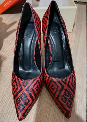 Kırmızı Desenli Tokalı Kadın Topuklu Ayakkabı - Görsel 2